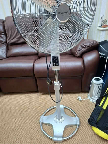 Photo of free Large Powerful Fan. Adjustable Height (Ulverley Green B92) #4