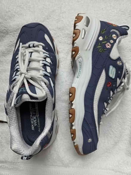 Photo of free Womens sneakers, 9.5W (Laurel) #1