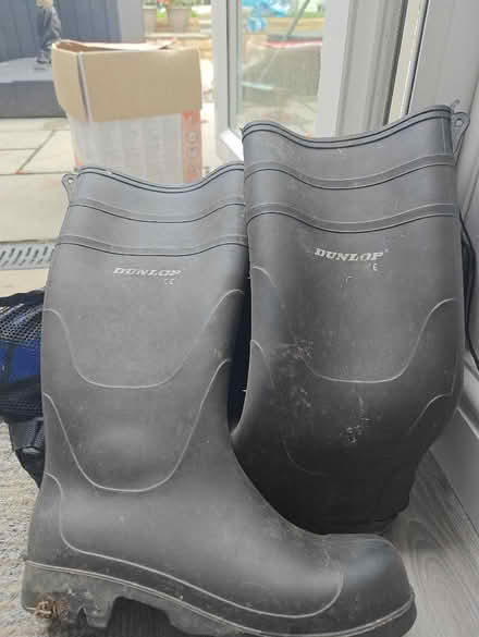 Photo of free Size 9 Dunlop Wellington boots, barely worn (Hill Head PO14) #1