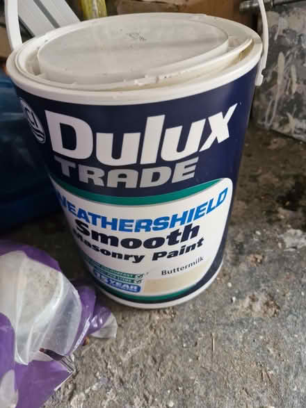 Photo of free Dulux Weathershield smooth masonry paint Buttermilk (Great Baddow CM2) #1