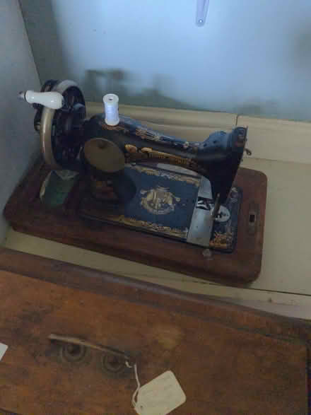 Photo of free Singer sewing machine (Presteigne LD8) #1
