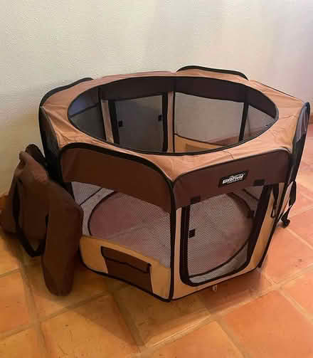 Photo of free pet pop-up playpen (West Hills) #1