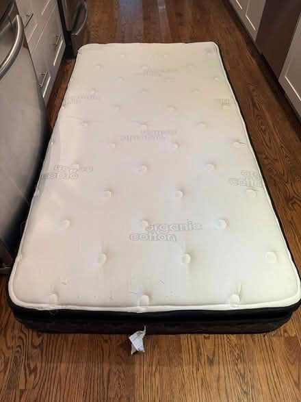Photo of free Single Mattress Excellent Condition (Clarkson L5J 2X6) #1