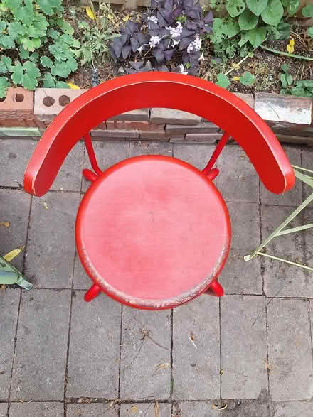 Photo of free Curbed sat. pm - two red chairs (Annex/Kensington) #3