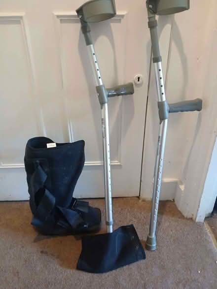 Photo of free MANY THINGS - SodaStream, french press, lamp, crutches, etc (Balham SW17) #3