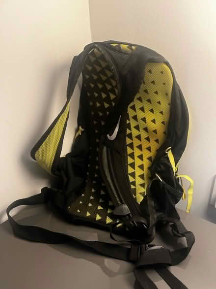 Photo of free Nike Running Backpack 15L (HA8 / Edgware) #4