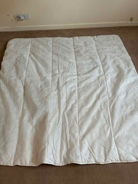 Photo of free 12 tog 100% polyester king-size duvet good condition (Great Boughton CH3) #1