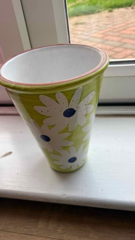 Photo of free Ceramic vase (Kimberworth S61) #1