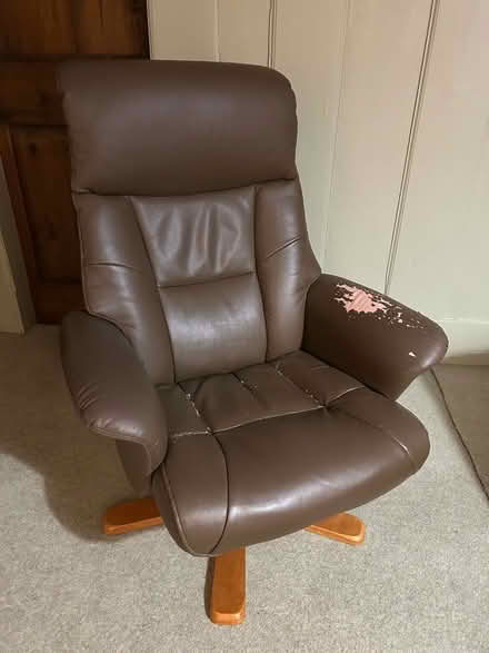 Photo of free leather high back chair (Ravenstonedale CA17) #1