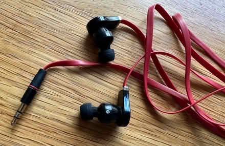 Photo of free Wired headphones - working (Hazlemere HP15) #2