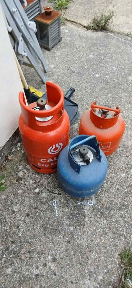 Photo of free 3 x gas bottles (Waterlooville PO8) #1