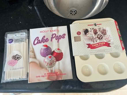 Photo of free Cake pops set (Chalkhouse Green RG4) #1