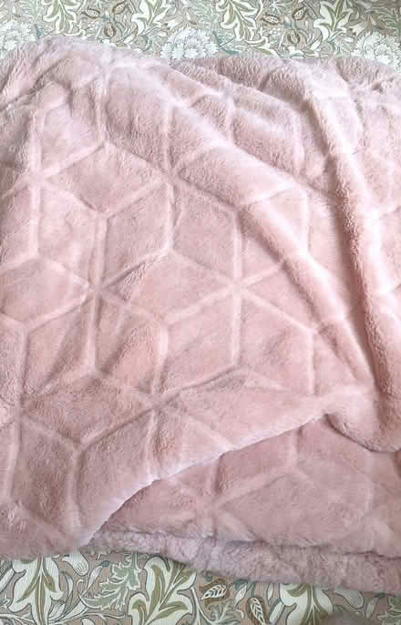 Photo of free Pink Duvet set King size (East Dulwich SE22) #1