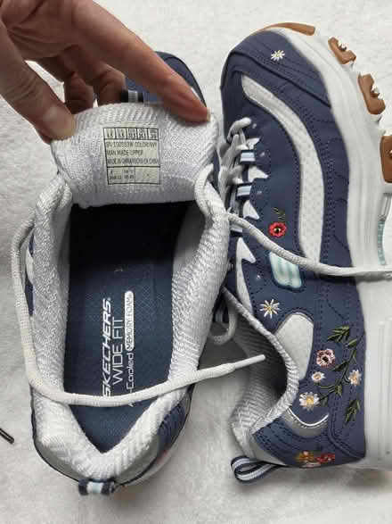 Photo of free Womens sneakers, 9.5W (Laurel) #3