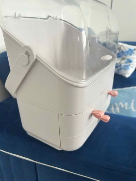 Photo of free Make up holder (Sandridge AL4) #1