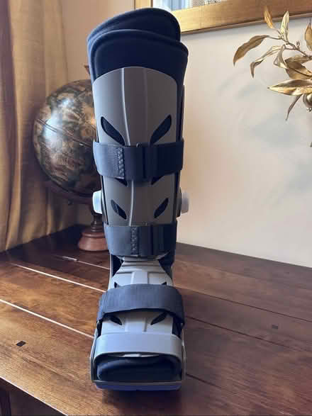 Photo of free Fracture Boot Air Pneumatic size L (South Croydon CR0) #3