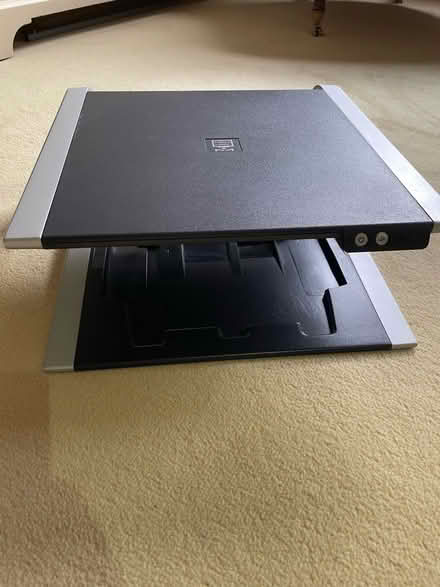 Photo of free PC monitor stand (De Parys MK40) #1