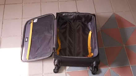 Photo of free FAULTY "Caterpillar" Wheel Luggage (Queenstown, near MRT) #3