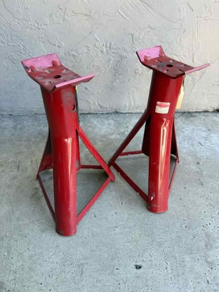 Photo of free 1 1/2 Ton Jack Stands with No Pins (Highway 85 & El Camino) #2