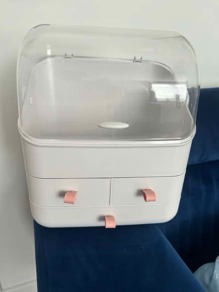Photo of free Make up holder (Sandridge AL4) #2