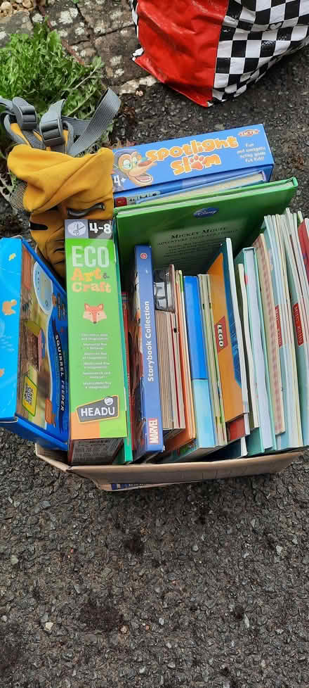 Photo of free Books and games (Knighton LD7) #1