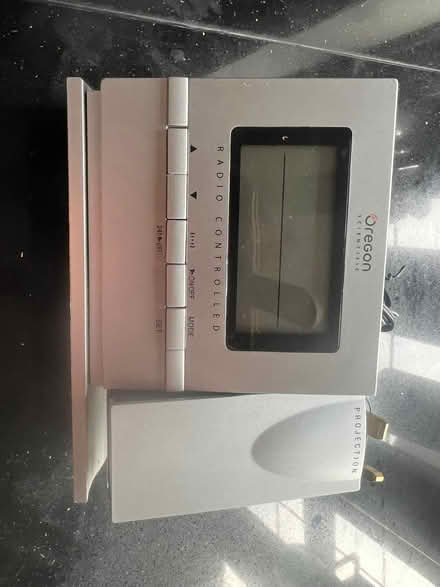 Photo of free Radio controlled clock (Fobbing SS17) #1