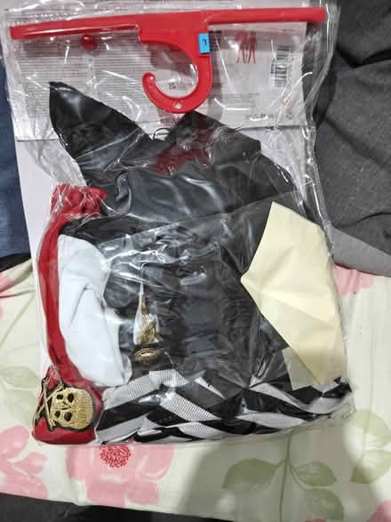 Photo of free Pirate costume (Sydenham Cv31) #2