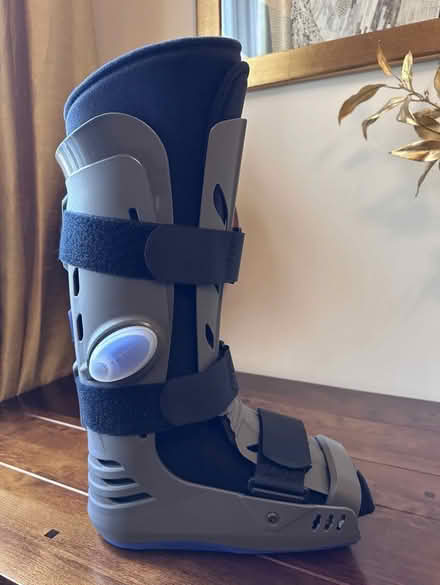 Photo of free Fracture Boot Air Pneumatic size L (South Croydon CR0) #4