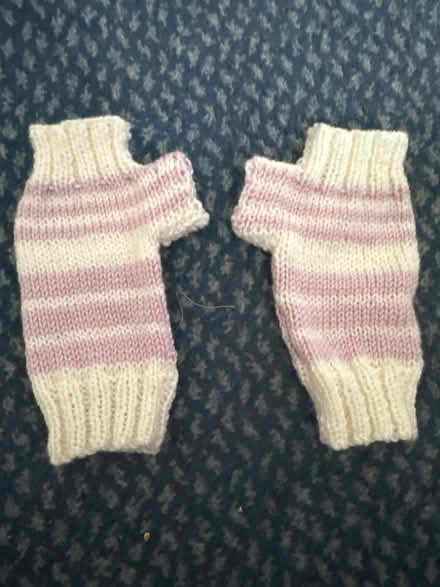 Photo of free Fingerless mittens (Ashford TW15) #2