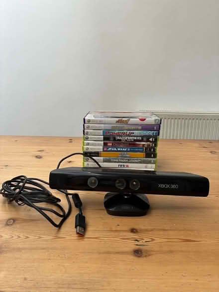 Photo of free XBOX 360 Kinect sensor and XBOX 360 games (Woodlands TW7) #1