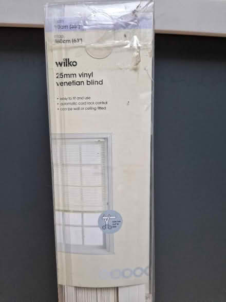 Photo of free 25mm vinyl venetian blind (Loughton IG10) #1