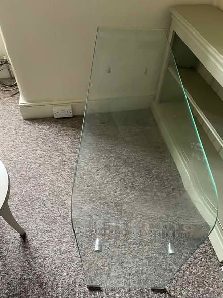 Photo of free Glass table (Willesden Green NW2) #1