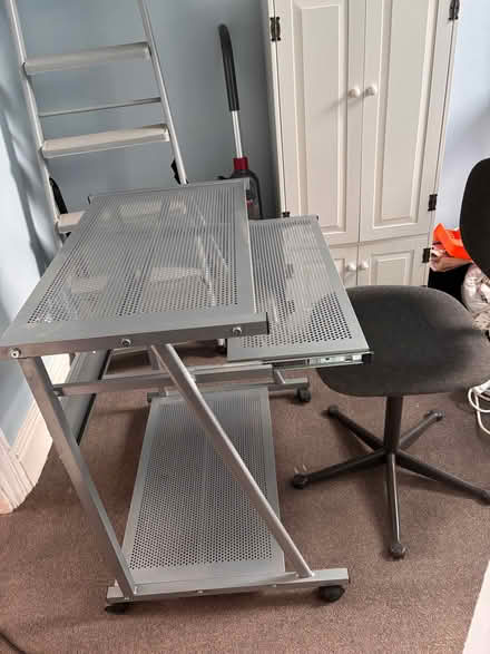 Photo of free Grey computer desk and chair (Wallasey CH45) #1