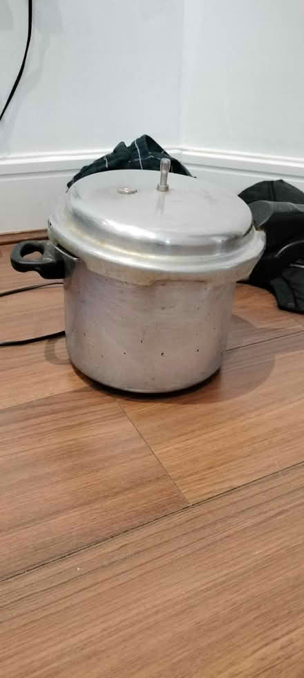 Photo of free aluminium pressure cooker 5li (Harrow HA1) #2