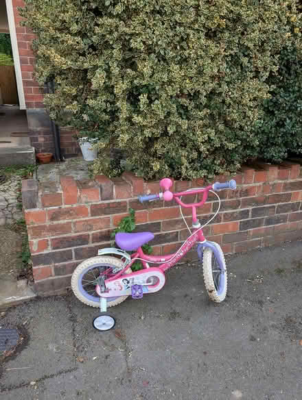 Photo of free Kids bicycle with stabilisers (S11 near Endcliffe park) #1