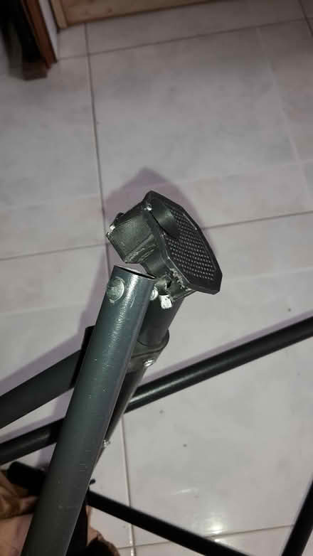 Photo of free FAULTY Camping Chair (Queenstown, near MRT) #4