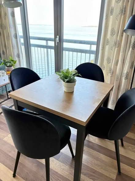 Photo of free 4-6 seater extending dining table (Newhaven EH6) #1