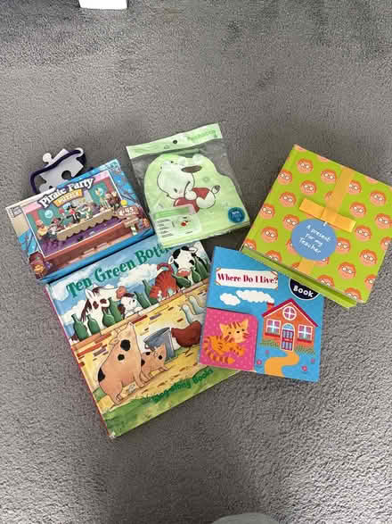 Photo of free books and items (Reading whitley wood RG2) #1