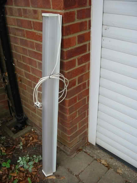 Photo of free Fluorescent light (Mount Pleasant GU9) #1