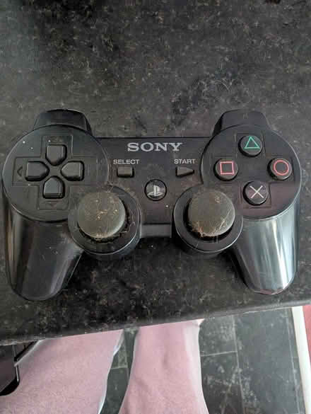 Photo of free Playstation 2 controller 🎮 (Erith DA8) #3