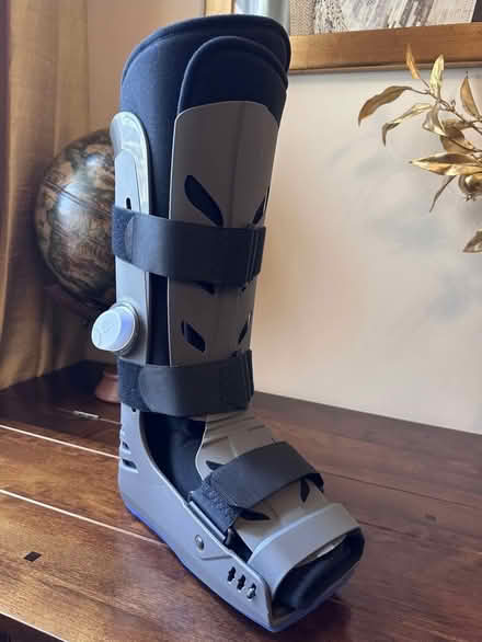 Photo of free Fracture Boot Air Pneumatic size L (South Croydon CR0) #1