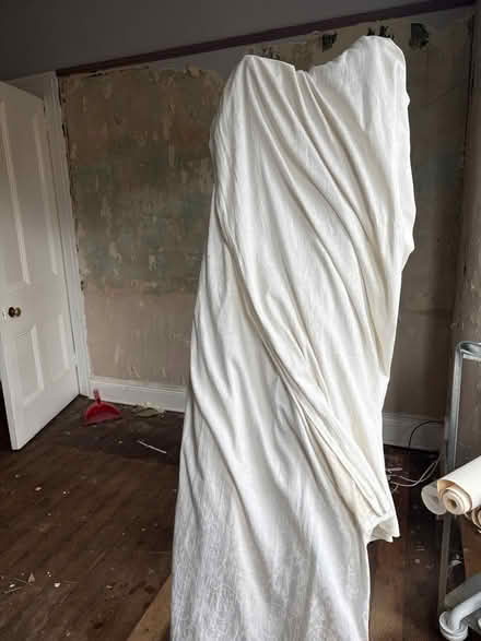 Photo of free White textured door curtain (Ballyhackamore BT4) #1