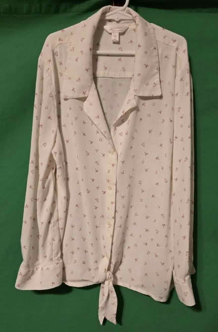 Photo of free White & Pink Tie-up Blouse - M (West 7th) #1