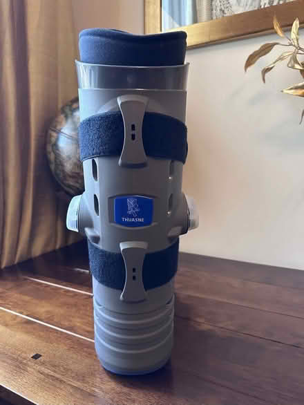 Photo of free Fracture Boot Air Pneumatic size L (South Croydon CR0) #2