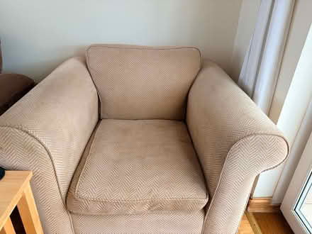 Photo of free Sofa (2 seater) and 2 armchairs (Northway OX3) #2