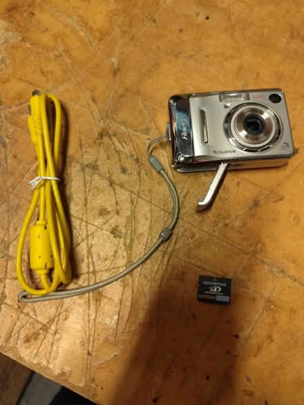 Photo of free Fujifilm 5.1 mega pixel camera (Manchester M19) #2