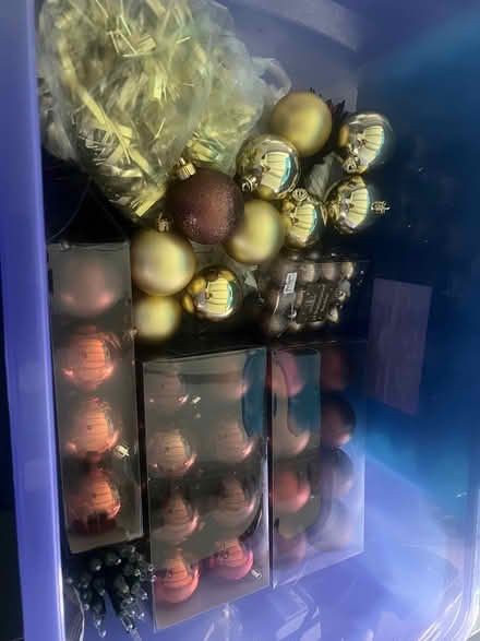 Photo of free Set of bronze and gold Christmas tree decorations (Fobbing SS17) #1