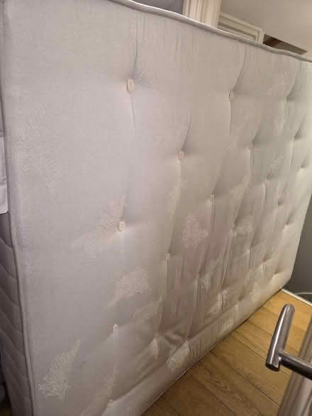 Photo of free Dreams Traditionnal Open Spring King SizeMattress (Isleworth TW7) #1