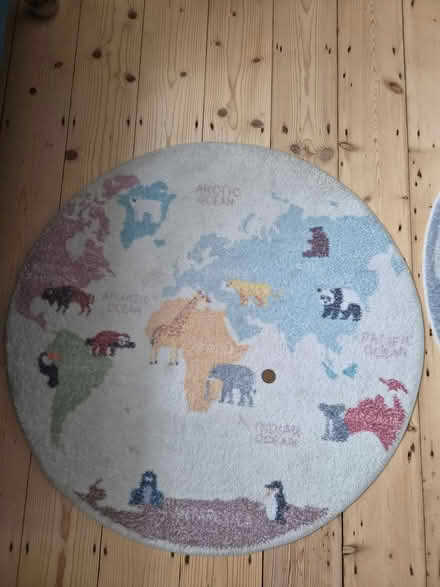 Photo of free Childrens rug (SE15) #1