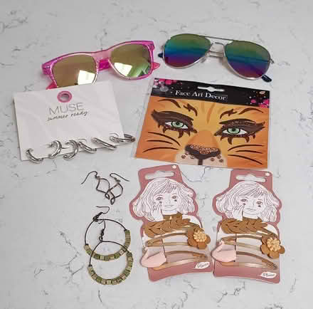 Photo of free Kids hair accessories, sunglasses and earrings (Barley SG8) #1